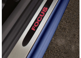 ford-focus-2004-2011-scuff-plates-in-stainless-steel-for-5-doors-sedan-estate-with-red-illuminated-focus-logo 1676402